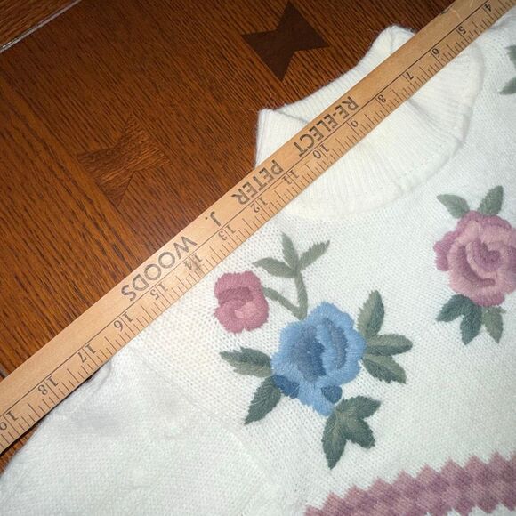 Vintage Alfred Dunner Floral Embroidered Sweater Cream Mock Neck Made in Hong Ko - Picture 15 of 16